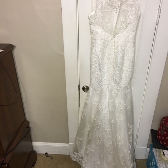 ***SOLD*** Wedding Dress - Picture 5 of 8